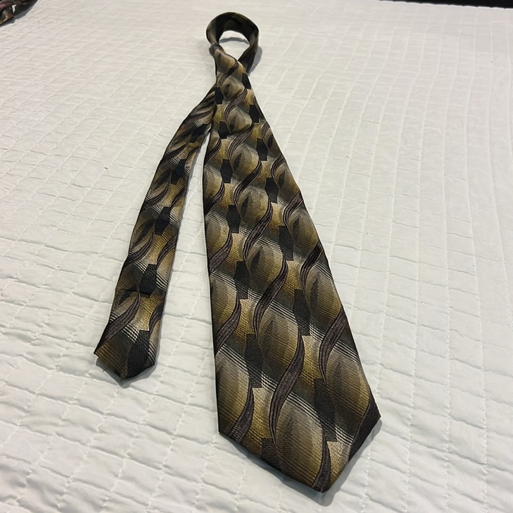 Pavone, Men’s Black & Gold Color 100% Silk Necktie, made in Italy.